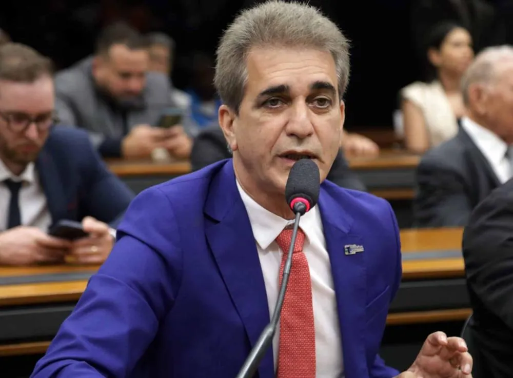 Bahia pode ampliar uso de energia solar em escolas e hospitais após Indicação do deputado Robinson